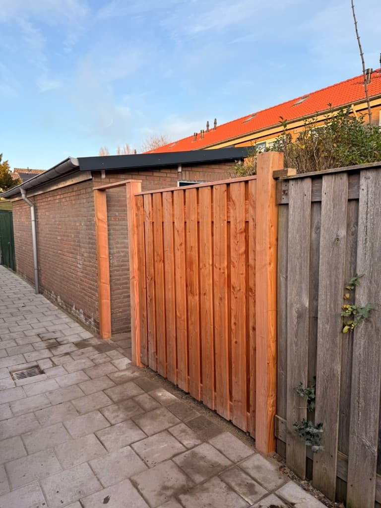 Douglas / hout-beton schuttingen projectfoto