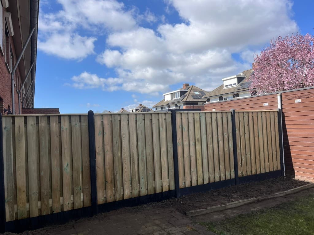 Douglas / hout-beton schuttingen projectfoto