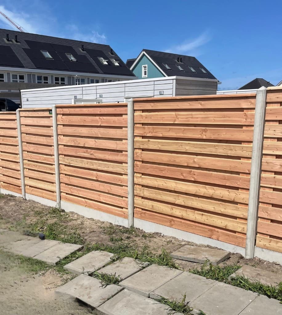 Douglas / hout-beton schuttingen projectfoto