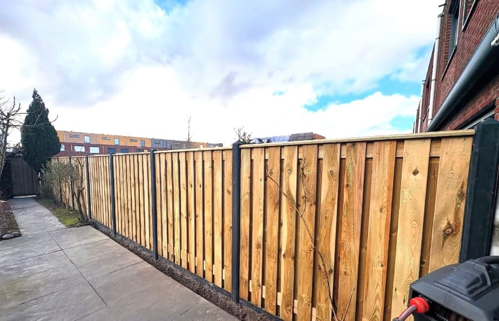 Douglas / hout-beton schuttingen projectfoto